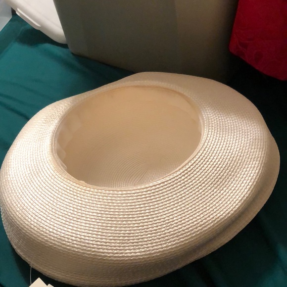 Ivory hat - Picture 3 of 3